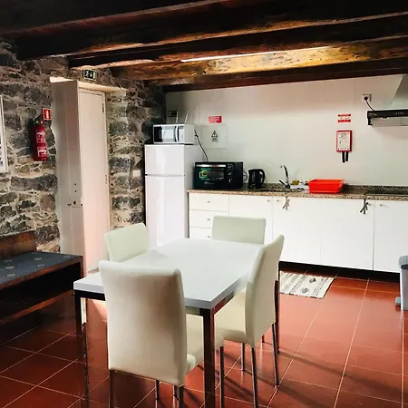 Hébergement de vacances Casa Lugar Da Ribeira Mit Dachterrasse *