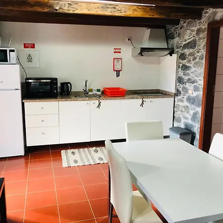Hébergement de vacances Casa Lugar Da Ribeira Mit Dachterrasse
