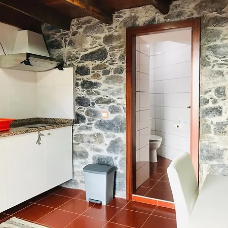 Hébergement de vacances Casa Lugar Da Ribeira Mit Dachterrasse *