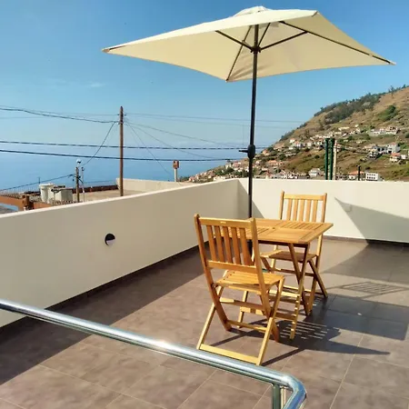 Hébergement de vacances Casa Lugar Da Ribeira Mit Dachterrasse *